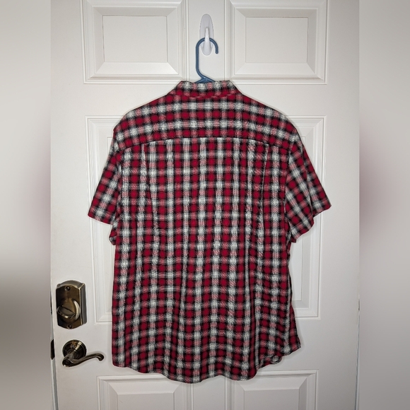 Calvin Klein Jeans Men's XL Plaid Short Sleeve Button Up Shirt Red Black Pocket - Picture 3 of 7